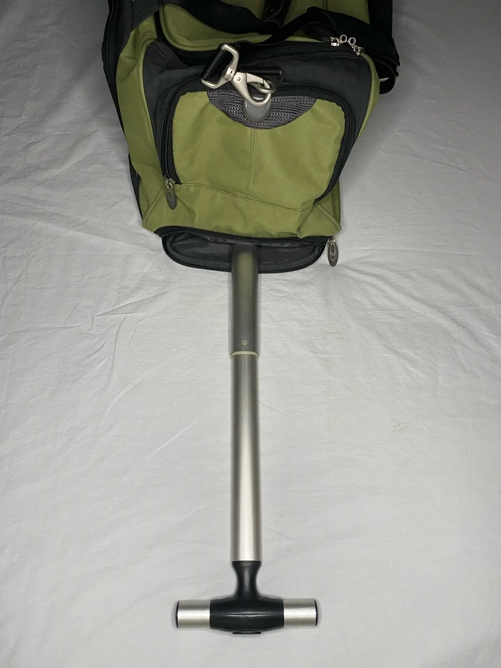 Eddie Bauer Expedition 22 Rolling Duffel Bag Upright Suitcase Travel Green